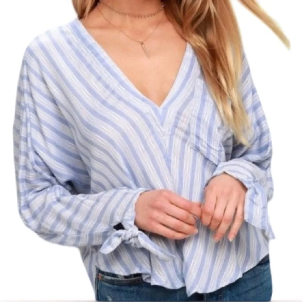 Free People Woman’s Striped Low V-Neck With Sleeves That Tie Size XS Like New